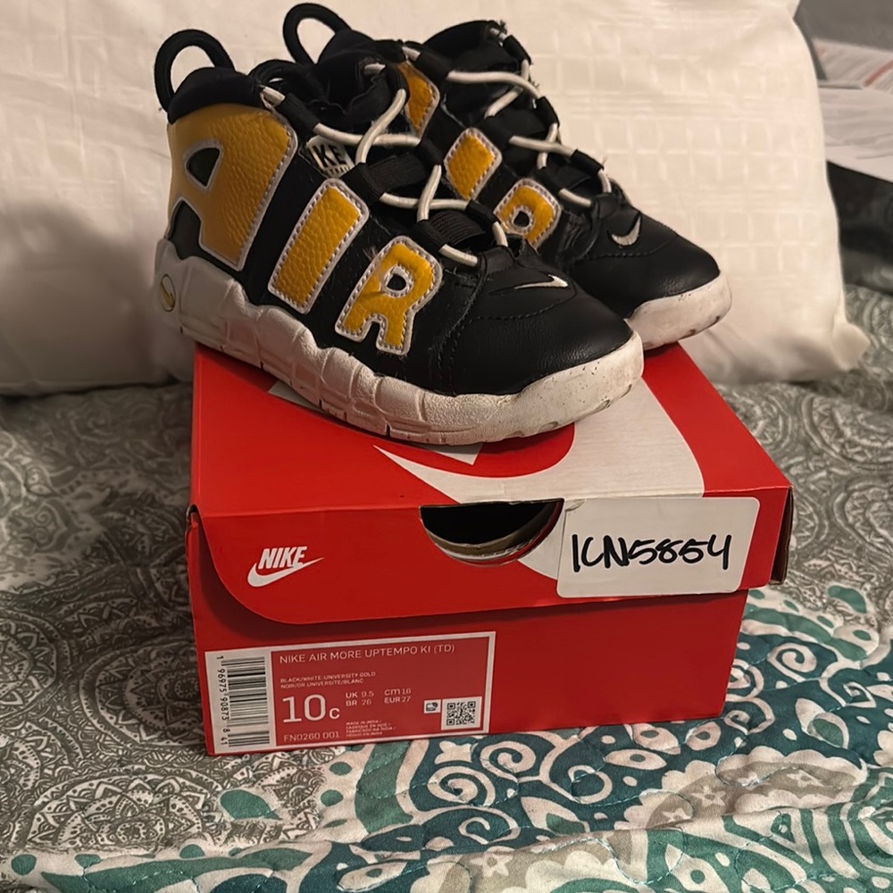 Nike Black and Yellow Sneakers Bold Design